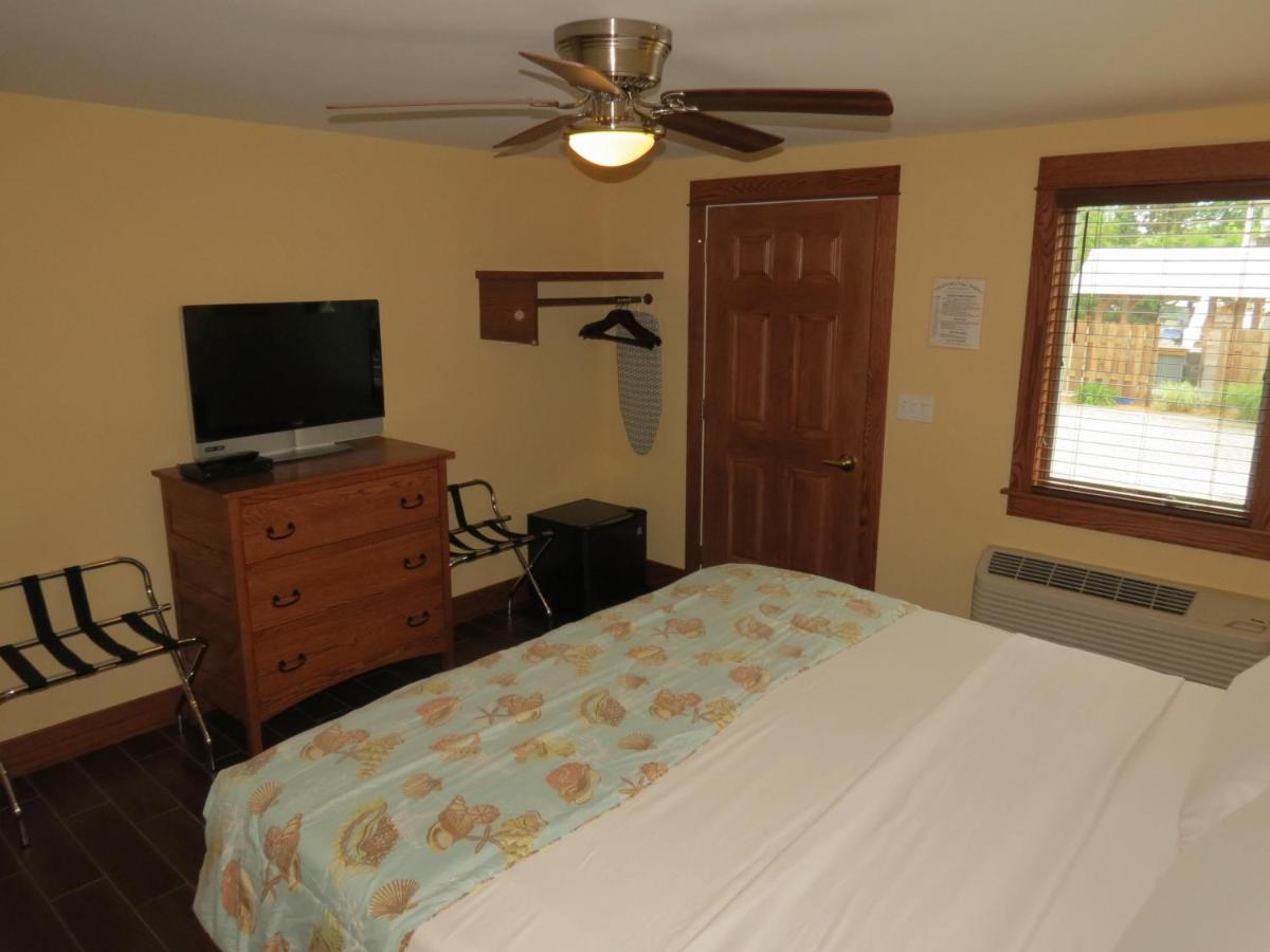 Bodee's Bungalow Adults Only Couples Only Boutique Put-in-Bay